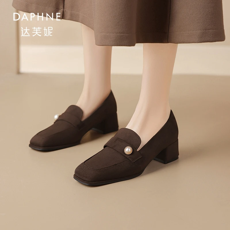 Daphne/达芙妮黑色深口单鞋女春季时尚方头乐福鞋百搭粗跟高跟鞋