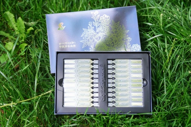 甲热罗布曲林藏雪莲花精萃精华液护肤补水