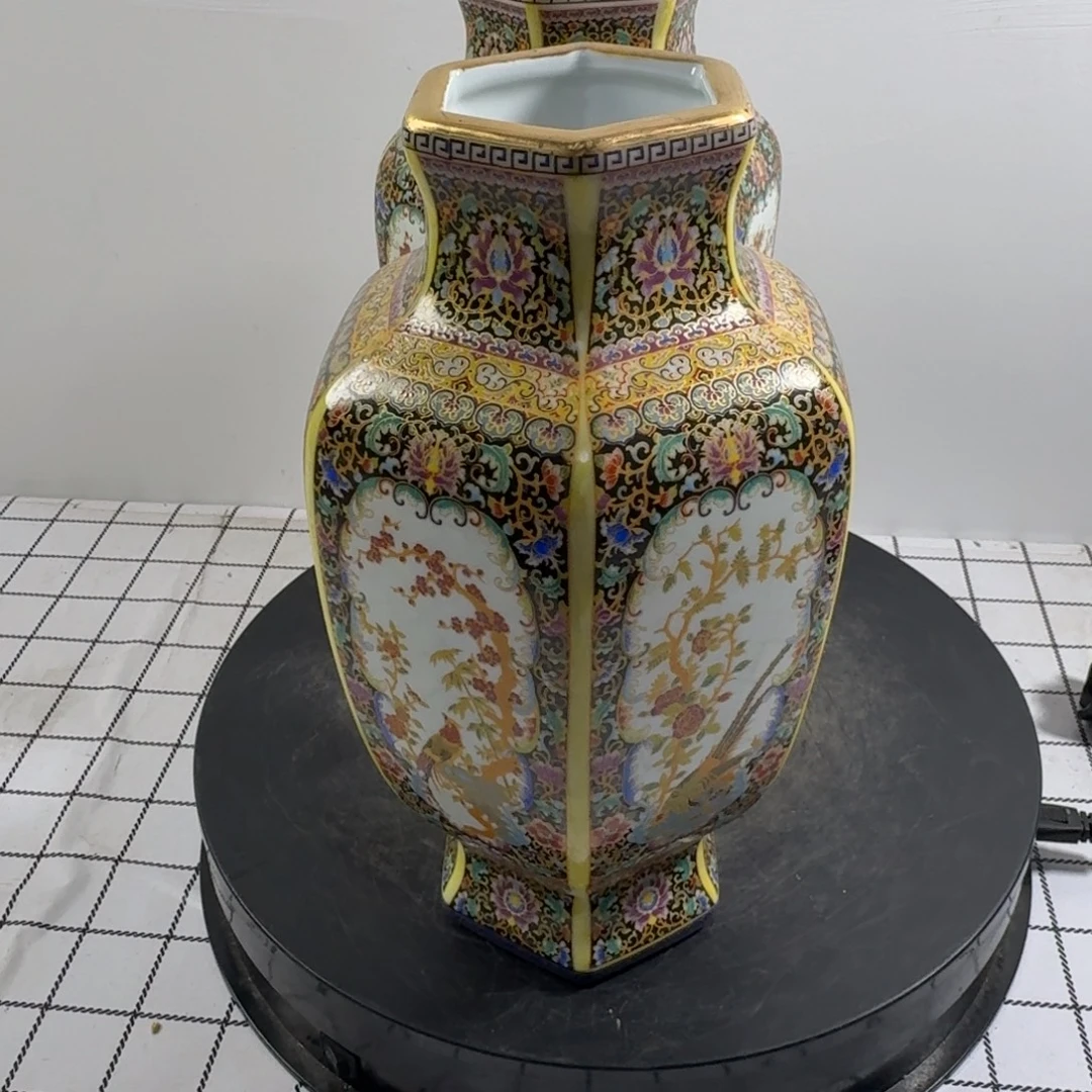 波***瓶粉彩花卉纹陶瓷瓶