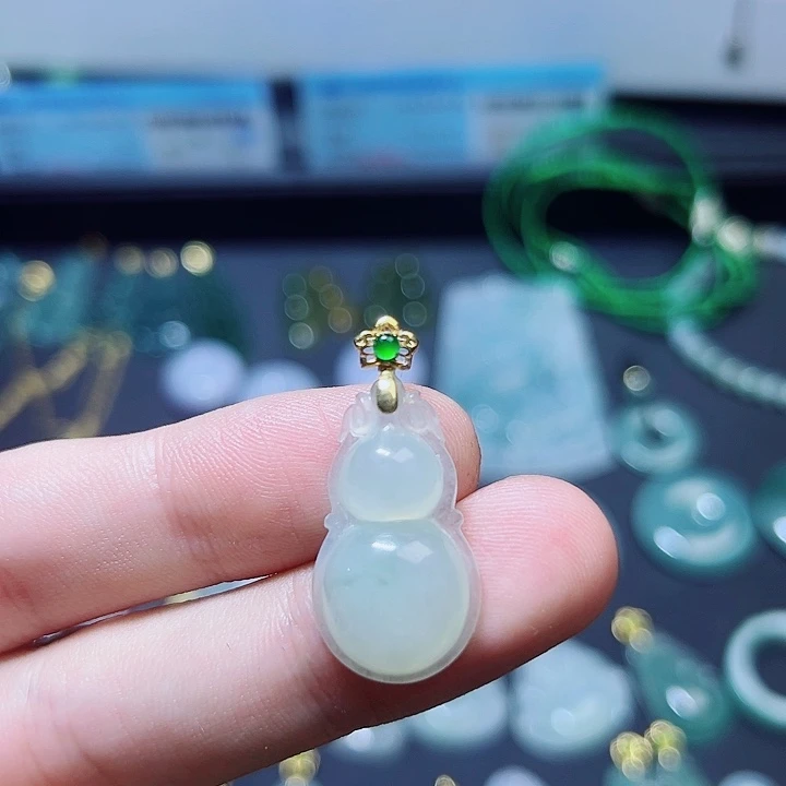 颈饰18K金镶嵌翡翠翡翠
