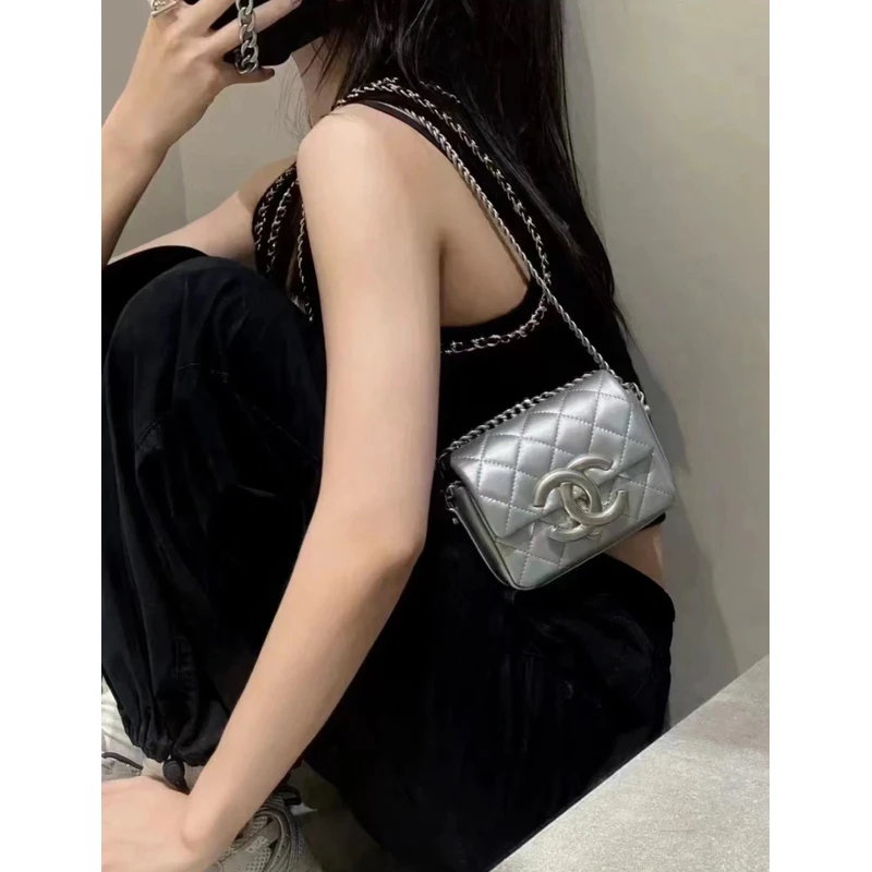 95新 Chanel/香奈儿 展会外场！23P银色大双C小废包