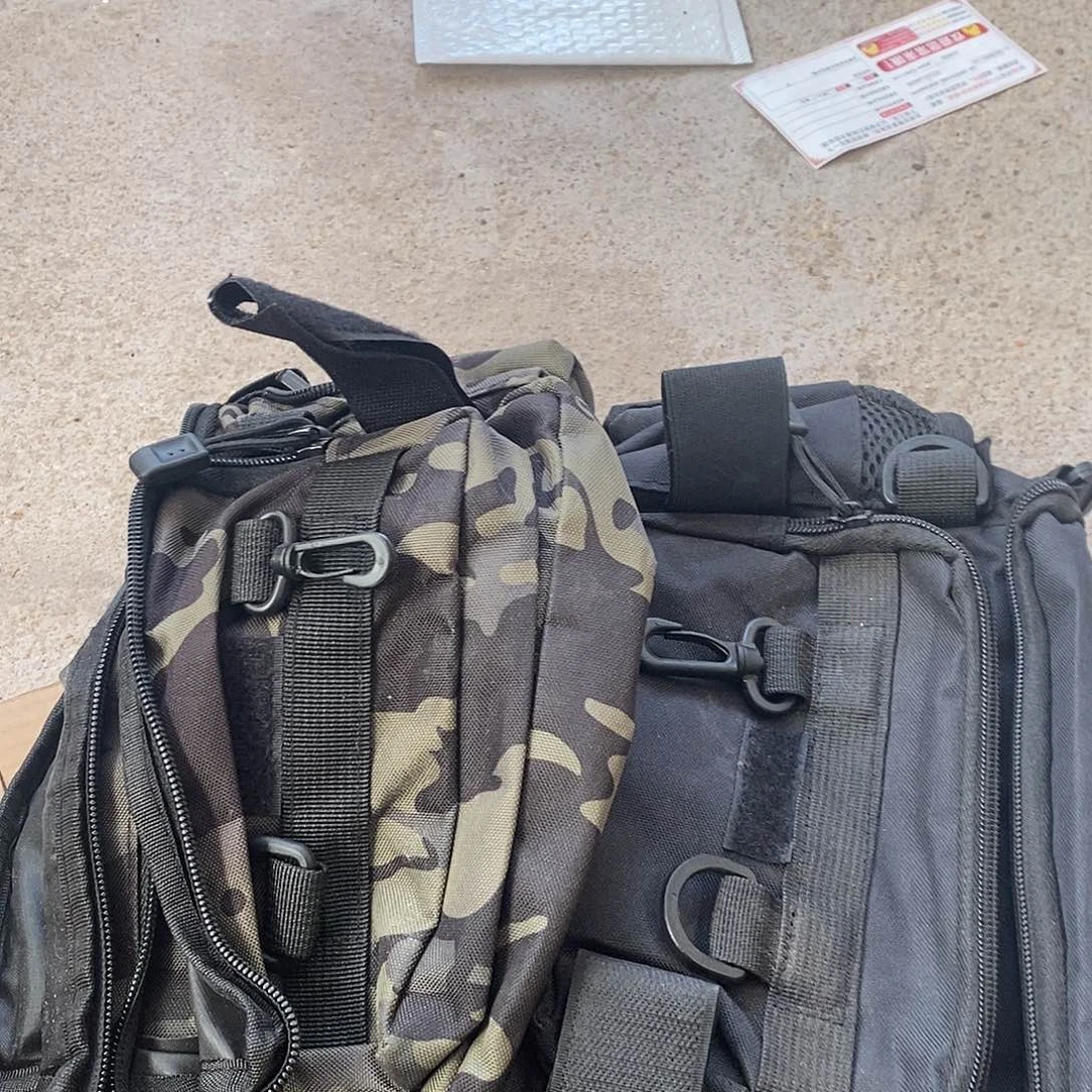 路亚腰包开线了没有背带发2个，，