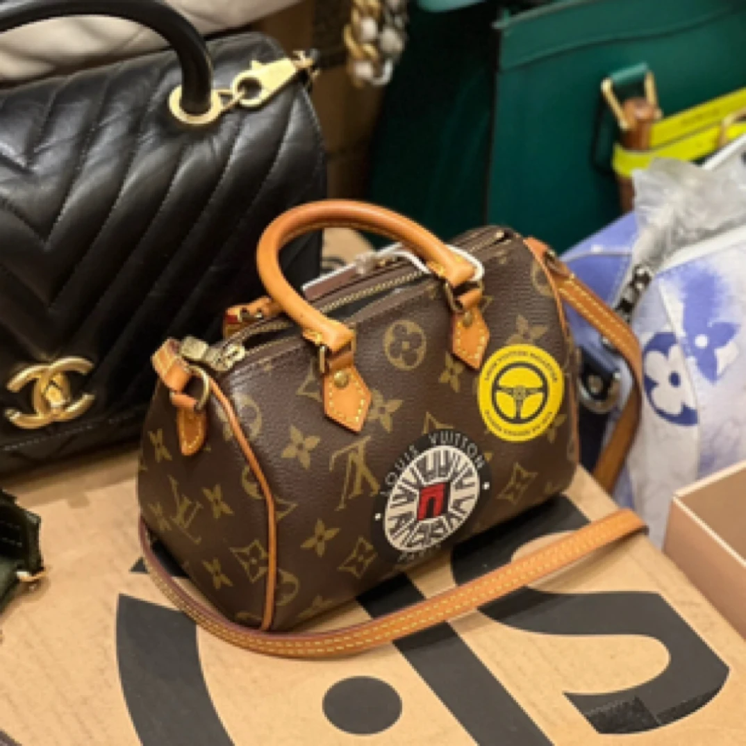 95新 LouisVuitton/路易威登 lv老花nano徽章款973418