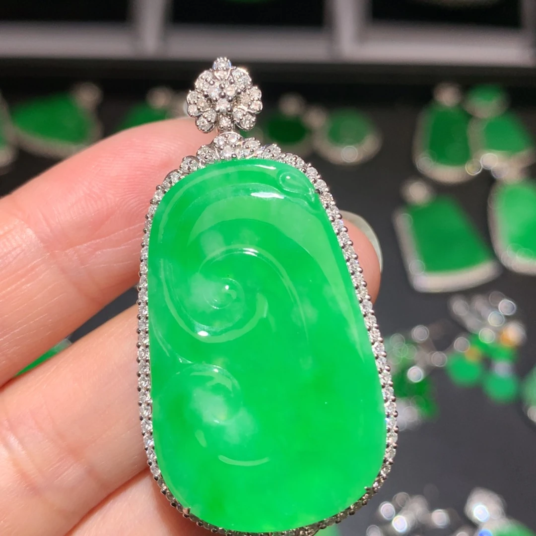 翡翠颈饰18K金镶嵌翡翠