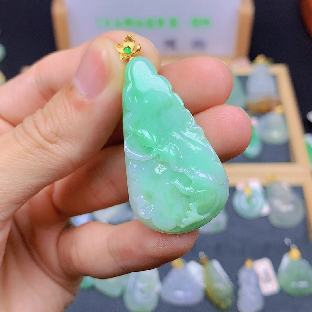 翡翠18K金镶嵌颈饰翡翠