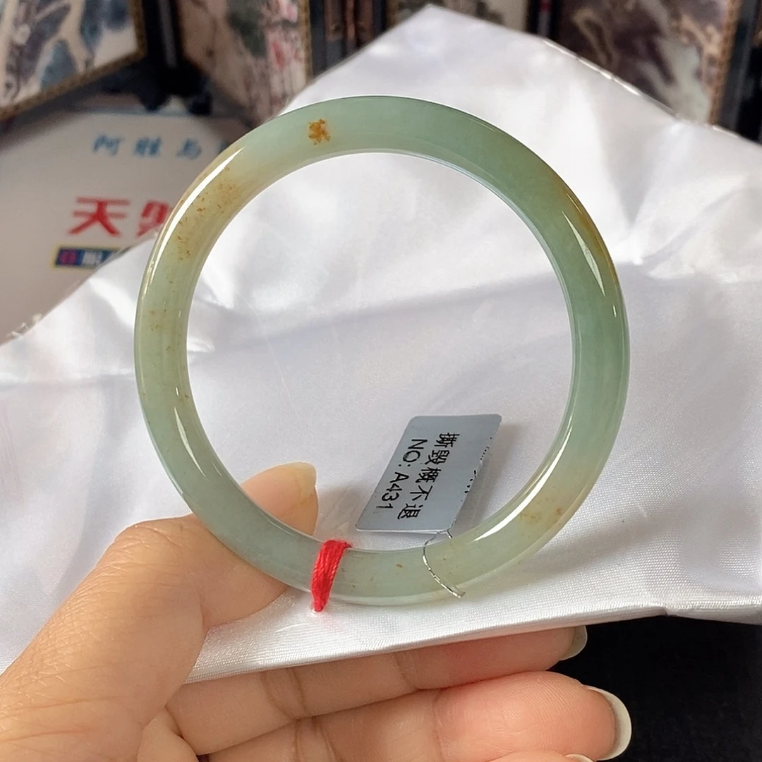 翡翠未镶嵌手镯（圆镯）52.6