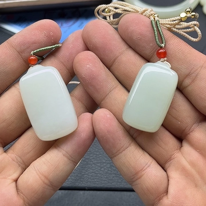 和田玉未镶嵌颈饰新疆且末料四号矿无事牌小多样性发一