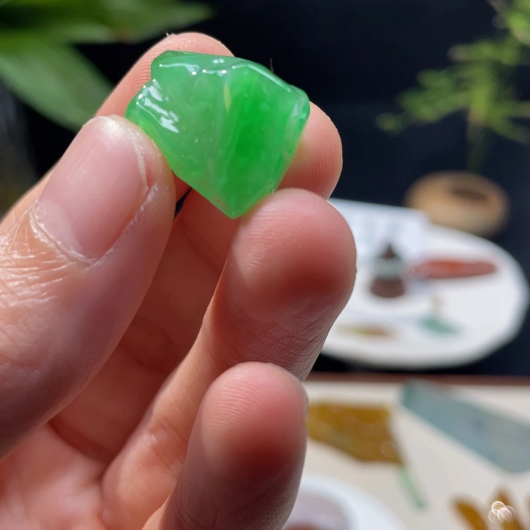 翡翠未镶嵌颈饰包工