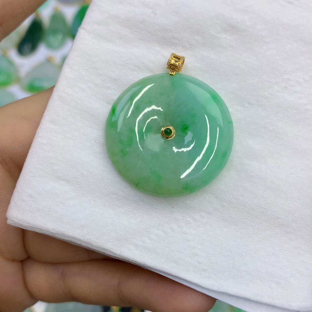 翡翠18K金镶嵌颈饰翡翠