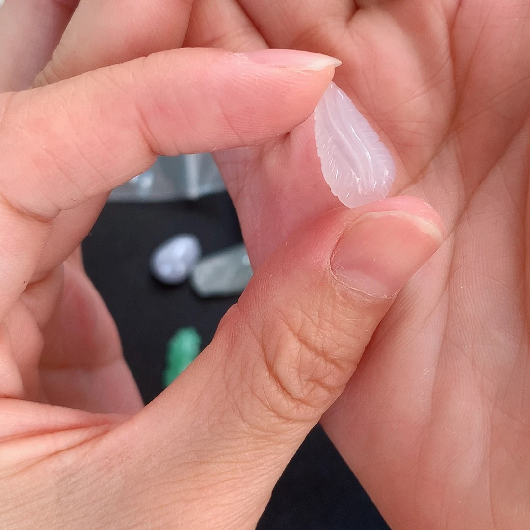 颈饰未镶嵌翡翠羽毛