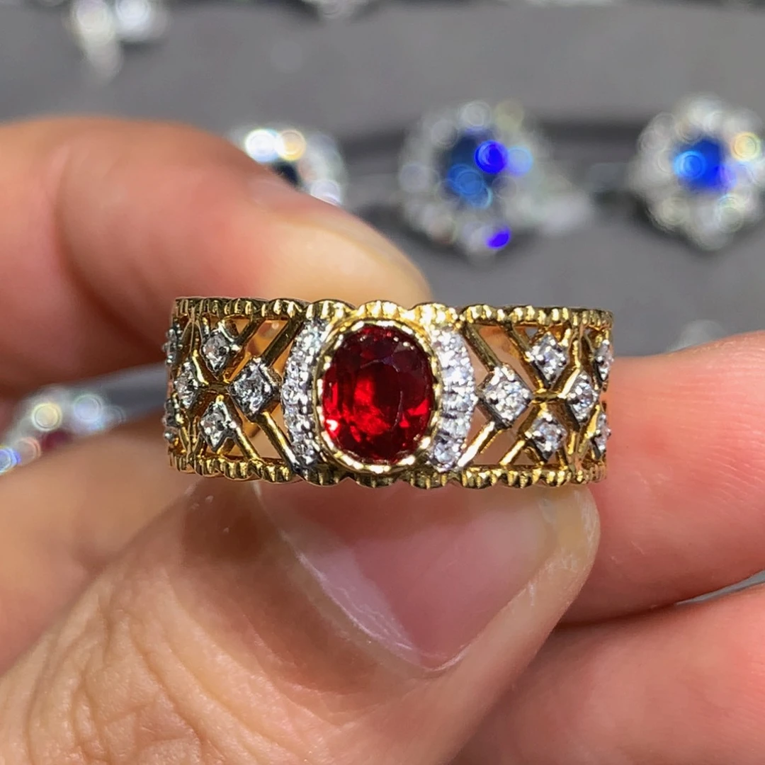 红宝石戒指18K金镶嵌