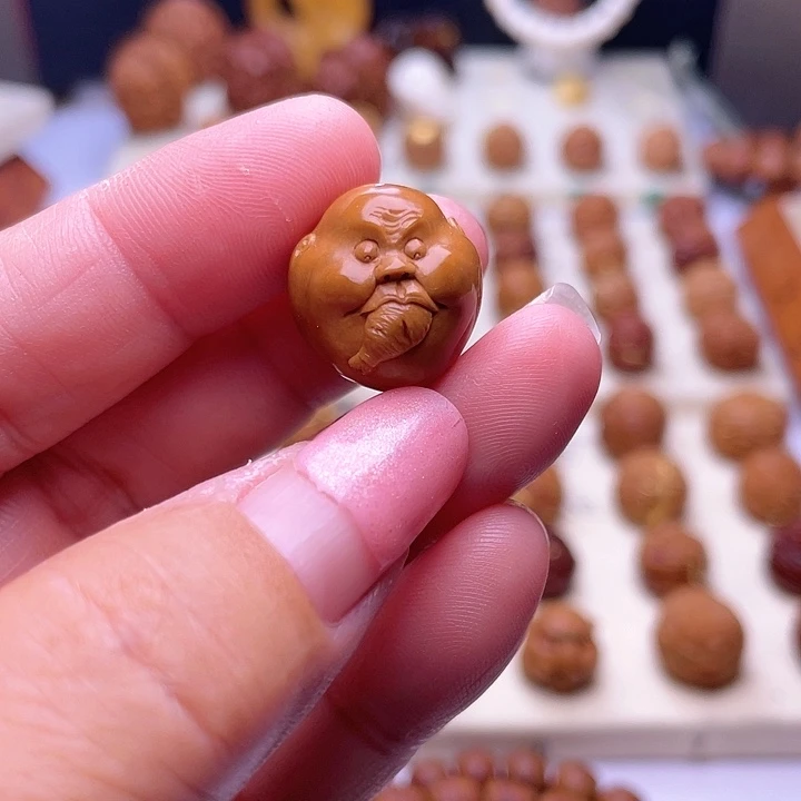 猴头核桃吊坠手工