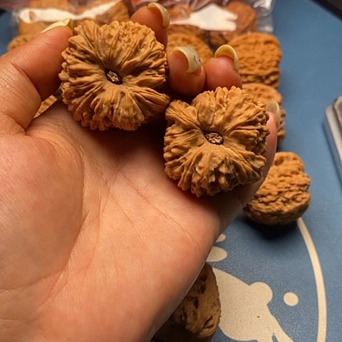 凌***君文玩核桃把件南疆