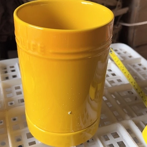 微瑕，不能明火，口径10高度12底部有裂，黄