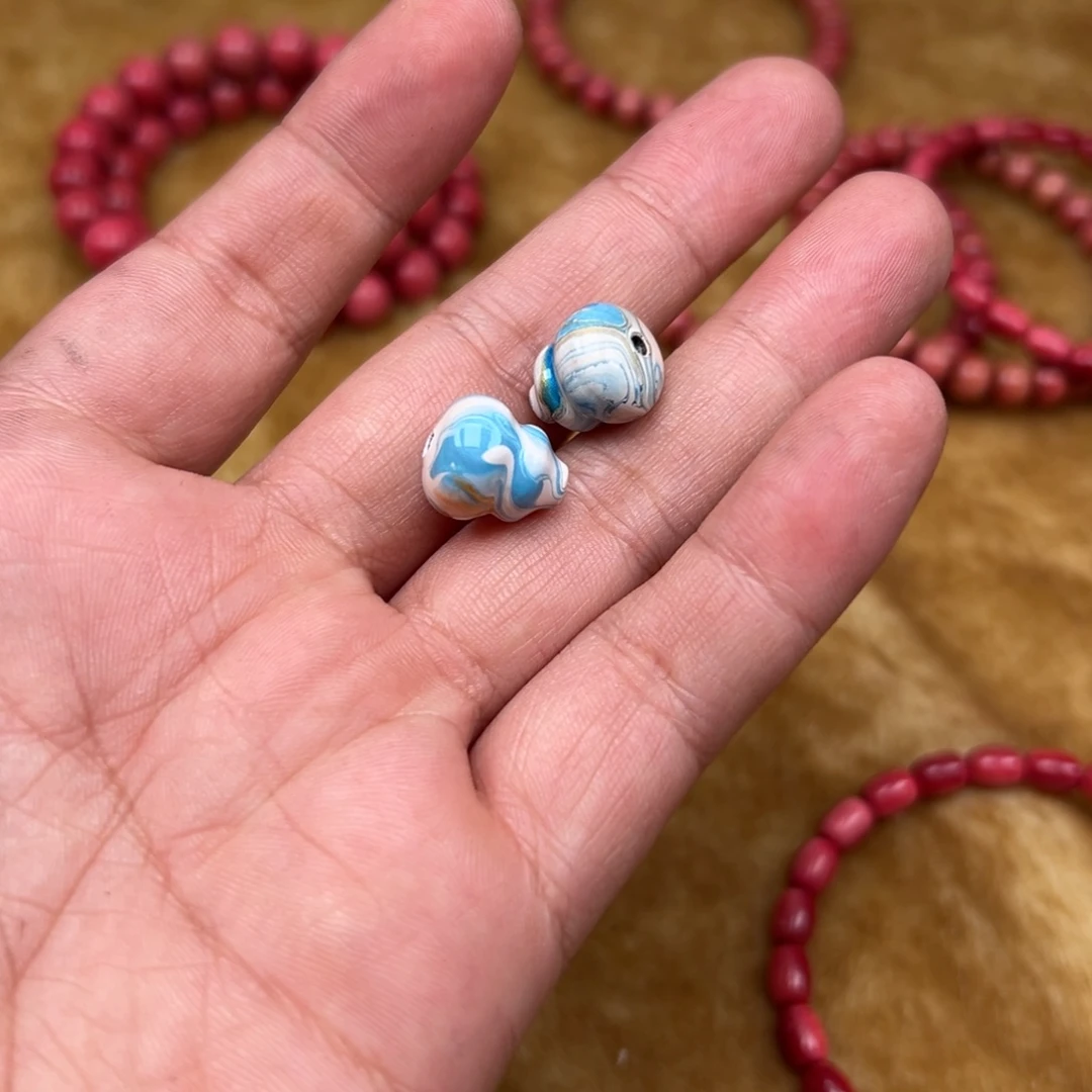 国****只买单纯的吊坠，没带链子，属的性质。