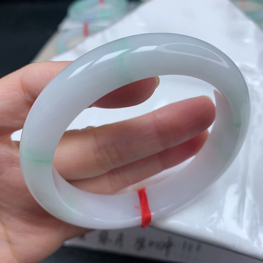 冰糯白底青手镯5556