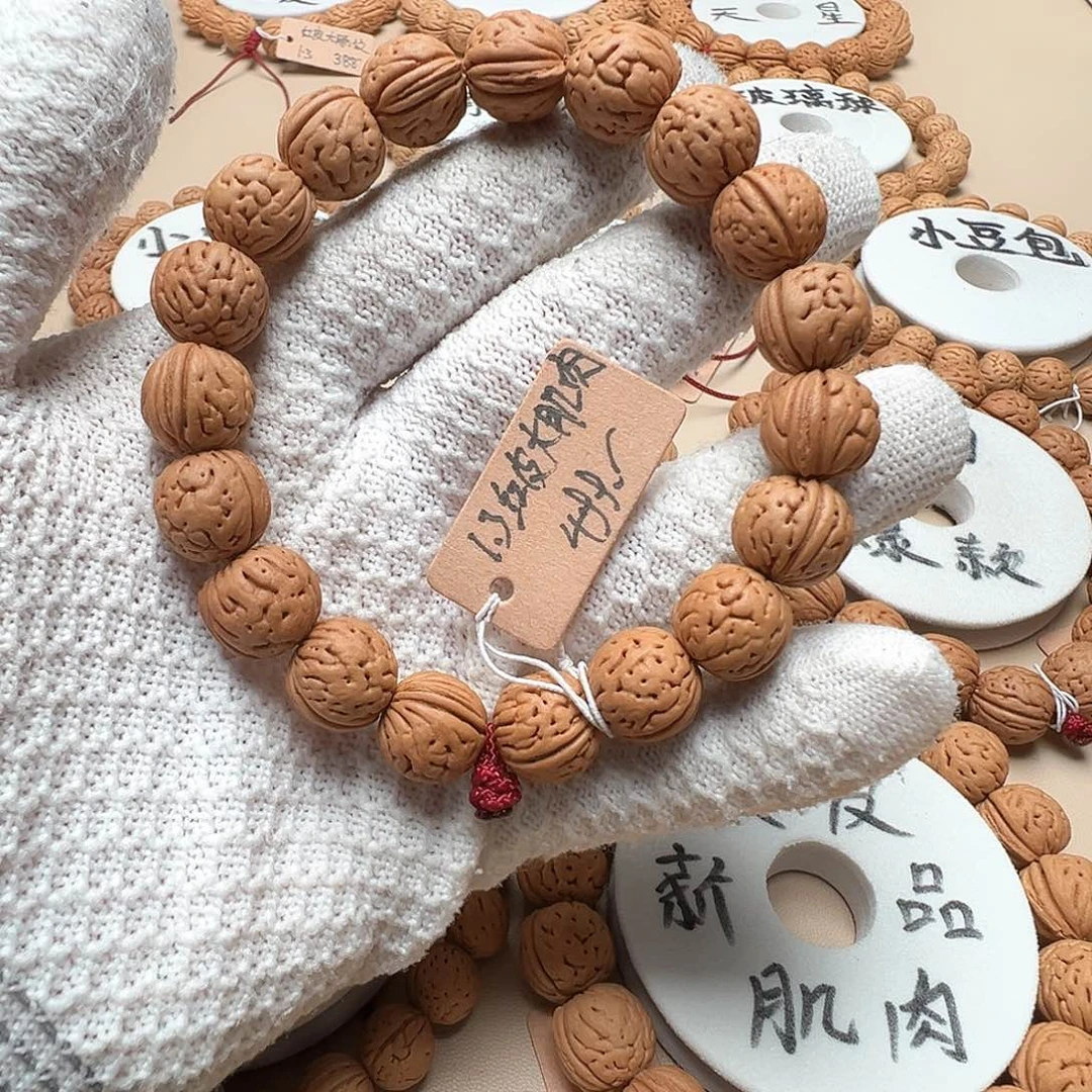 就***玩桃核手串1.3红皮大肌肉精品