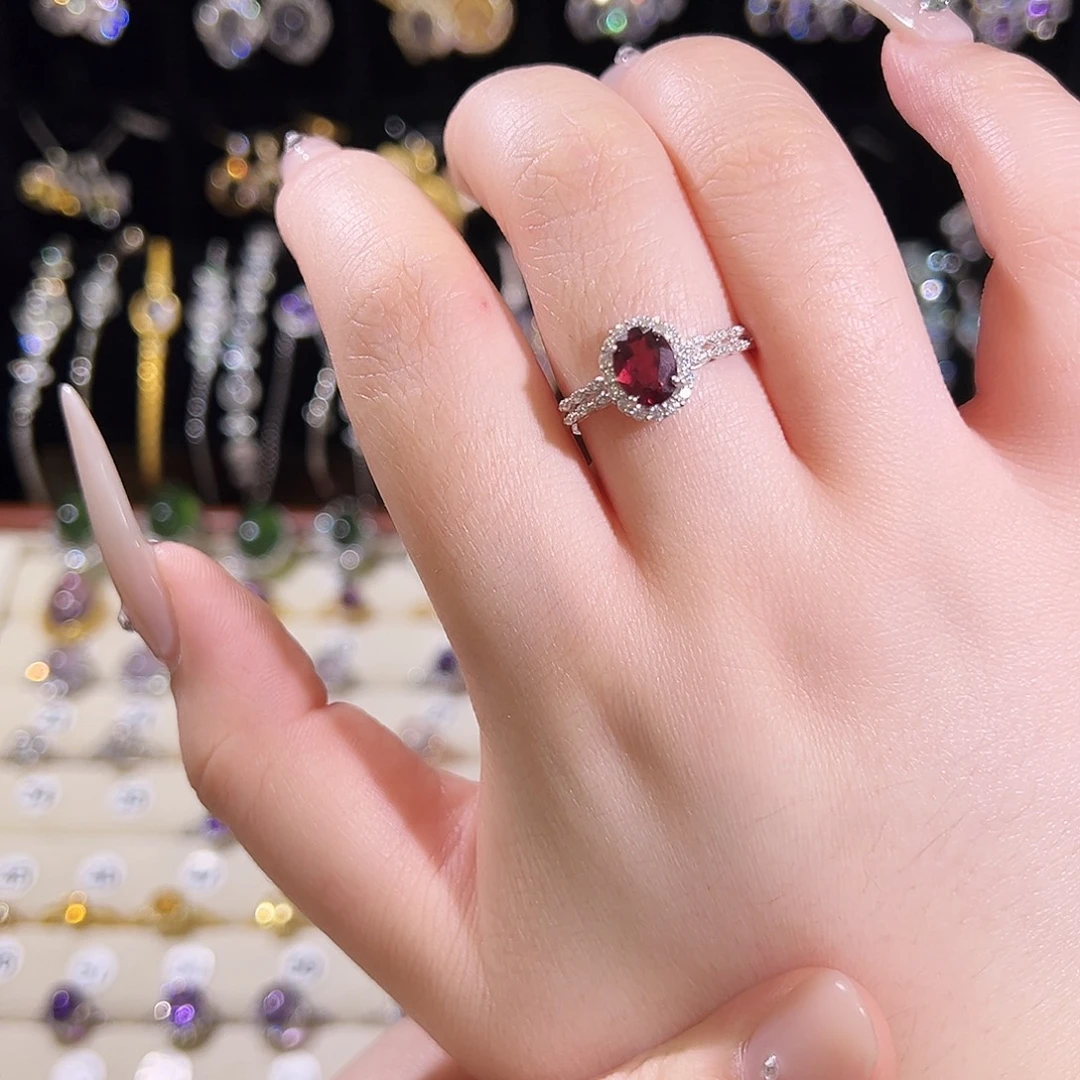 贝***儿银S925镶嵌戒指石榴石
