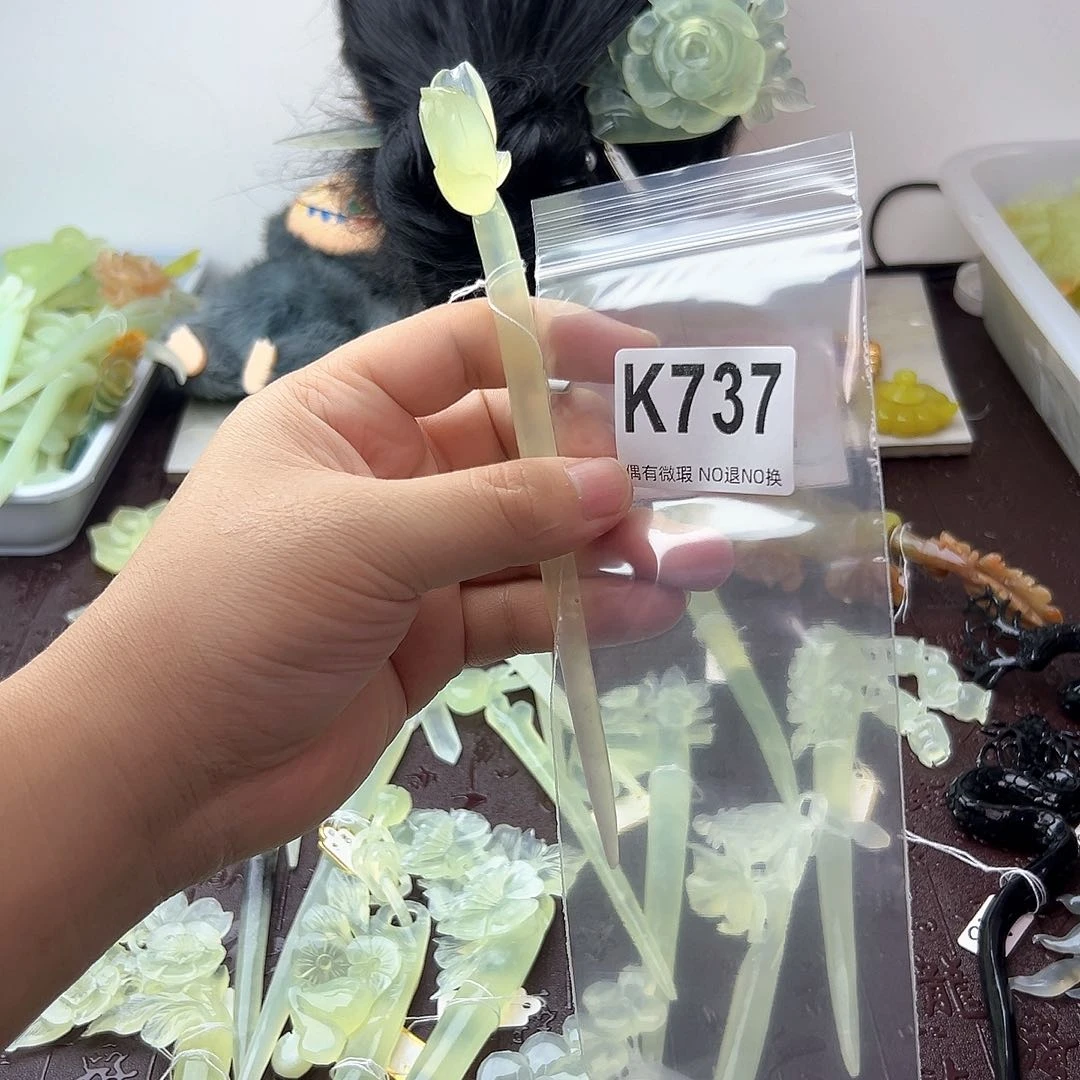 合金蛇纹石玉发饰墨**玉
