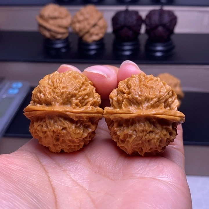 把件文玩核桃珊瑚绣球17