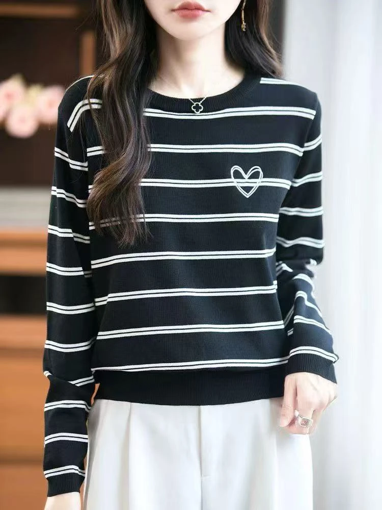 条纹爱心长袖刺绣针织衫女1
