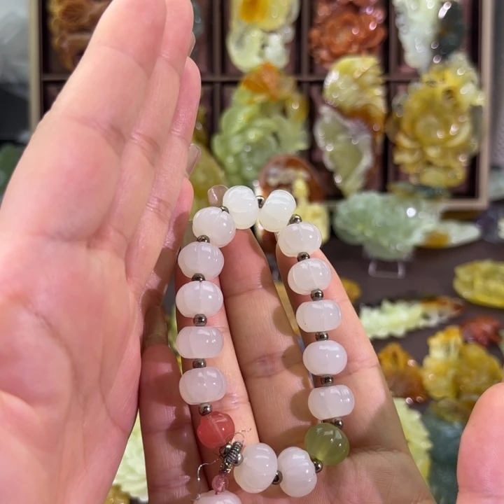 未镶嵌蛇纹石玉颈饰