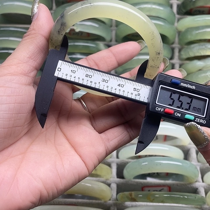 蛇纹石玉未镶嵌手镯93