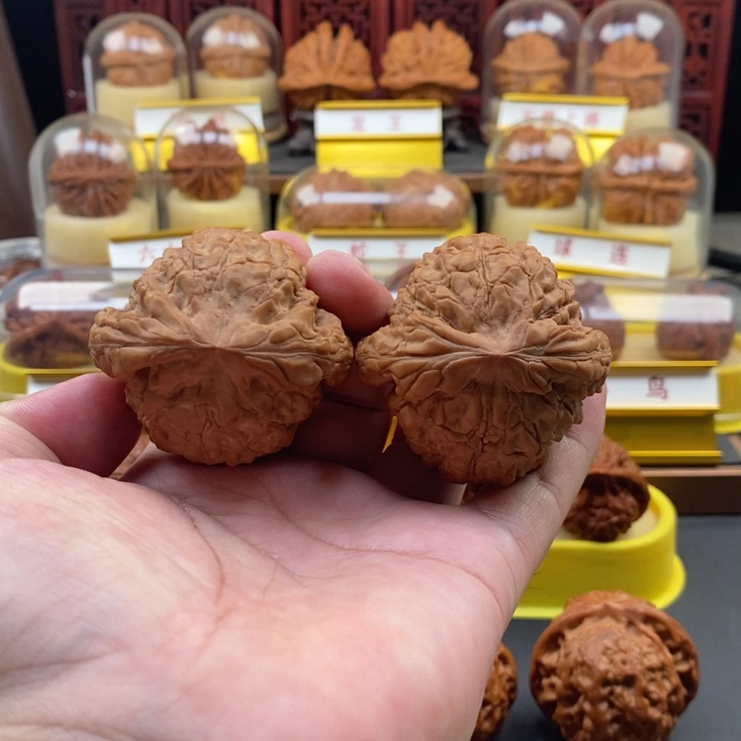 文玩核桃吊坠龙鼎，全品，尺寸51