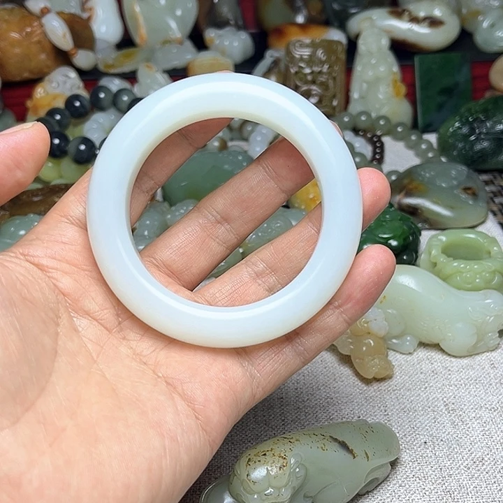 A***丽和田玉未镶嵌手镯