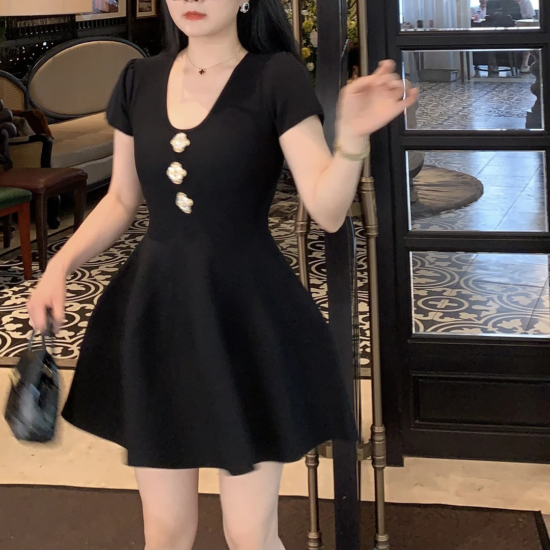 魅鹊 669  法式气质时尚洋气V领针织连衣裙