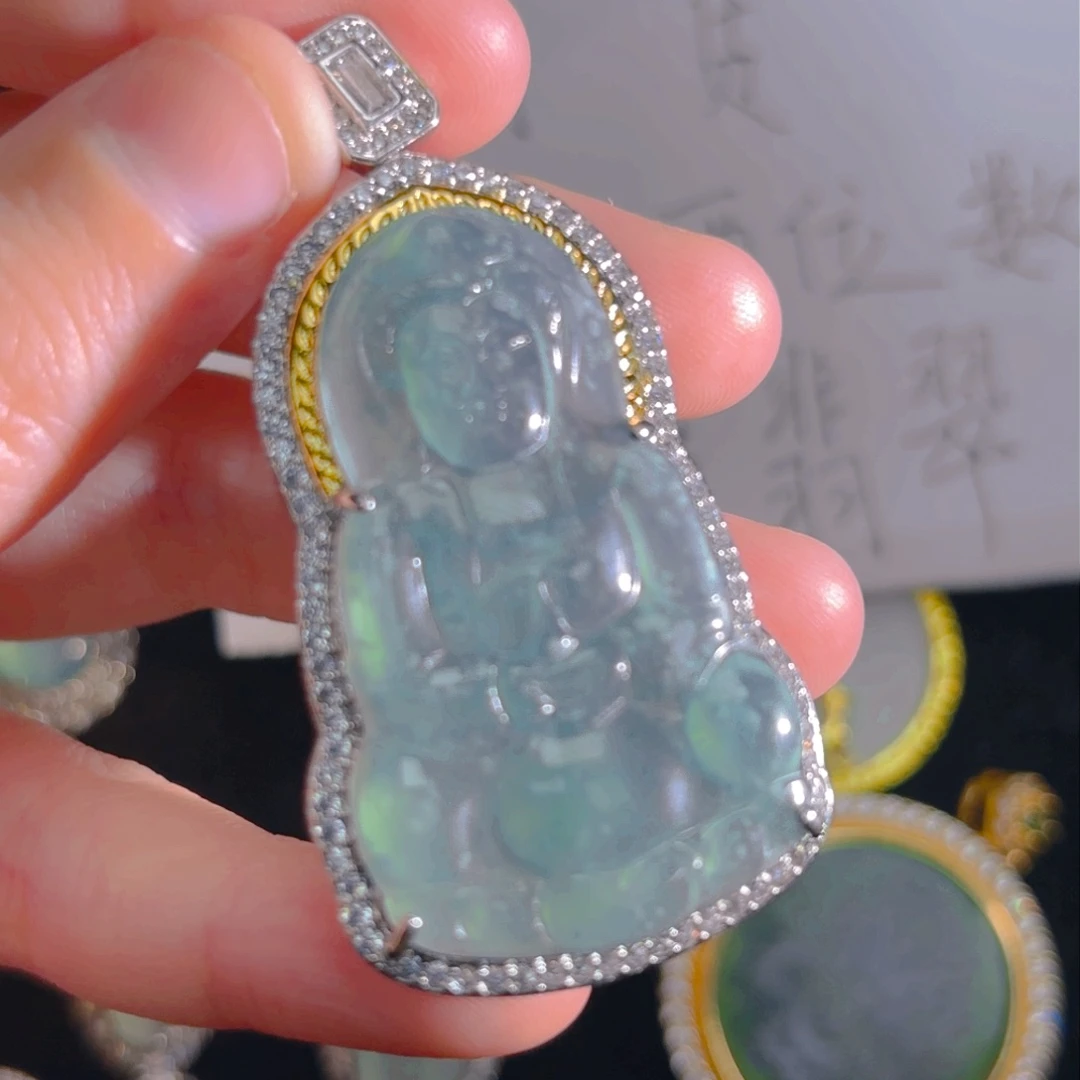 翡翠颈饰未镶嵌观音