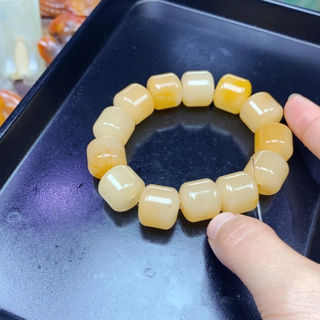 石英质玉（黄龙玉）未镶嵌颈饰