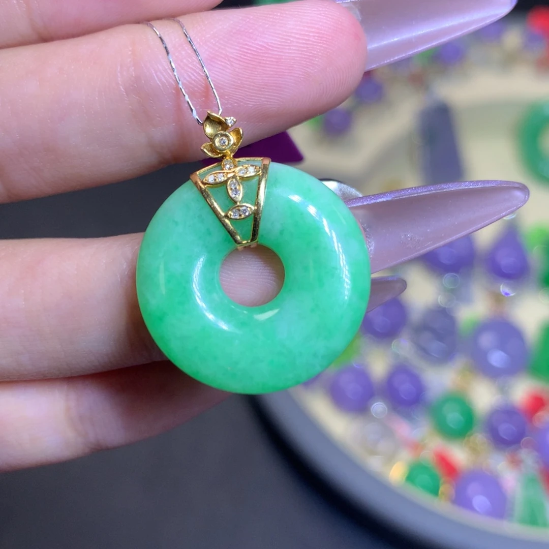 翡翠18K金镶嵌颈饰