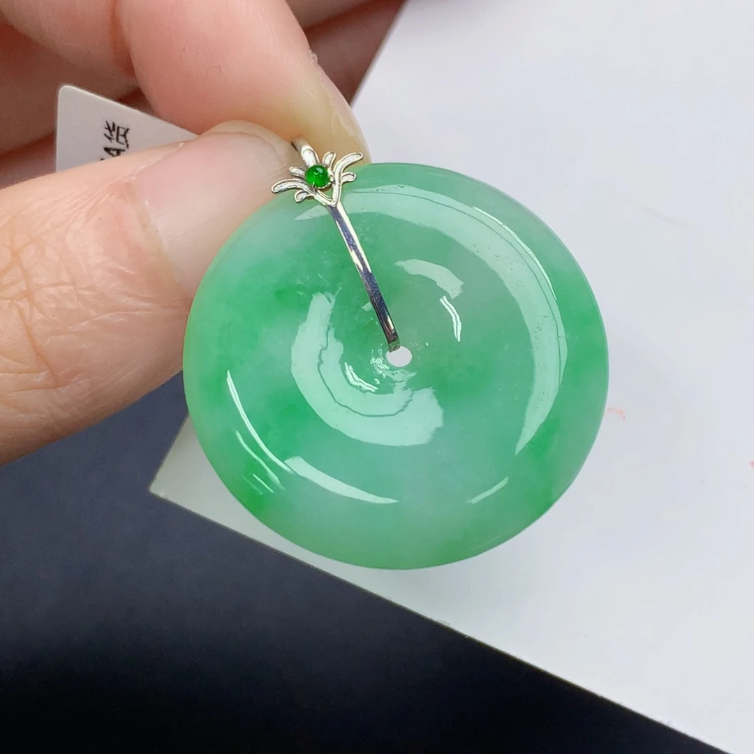 颈饰18K金镶嵌翡翠
