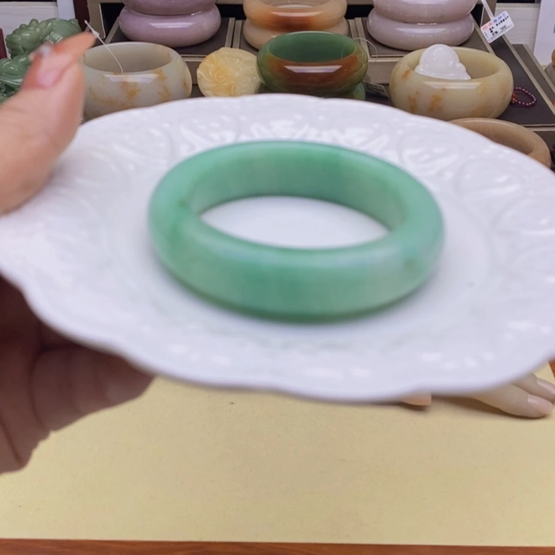 【闪购商品】石英质玉手镯未镶嵌