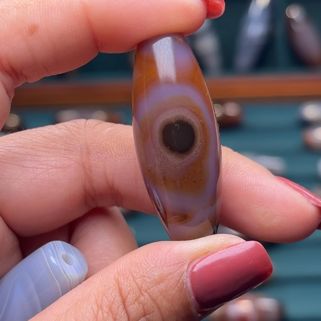 卢****玛瑙/玉髓未镶嵌颈饰