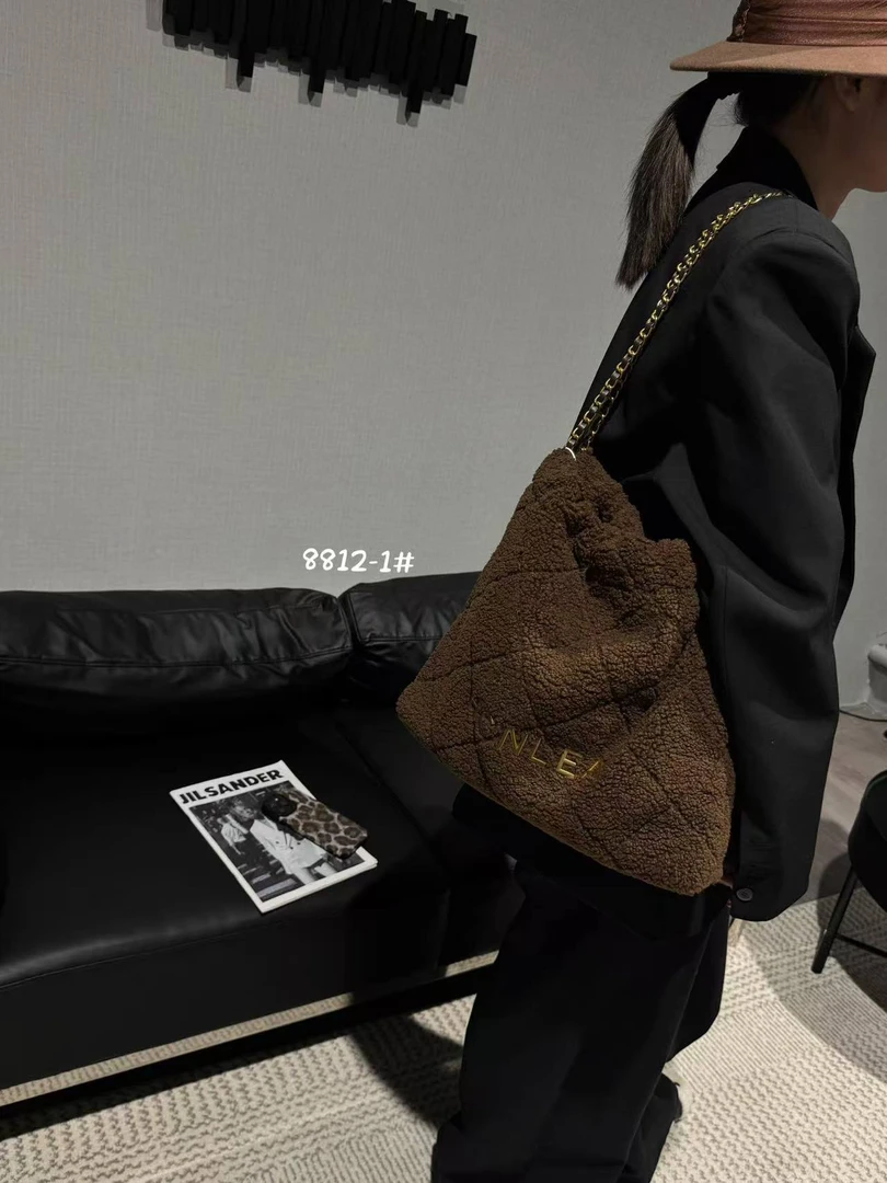 复古风斜挎款水桶包朋克风单肩包小众百搭休闲女士 8812