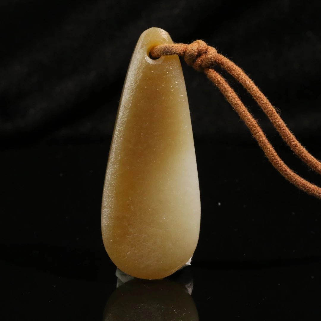 19和田玉且末糖白吊坠/300309上海嘉禾拍卖