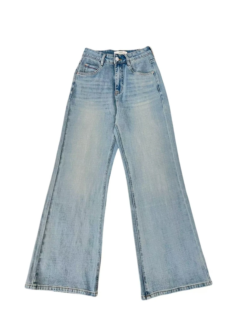 女装；88685浅色微喇牛仔裤