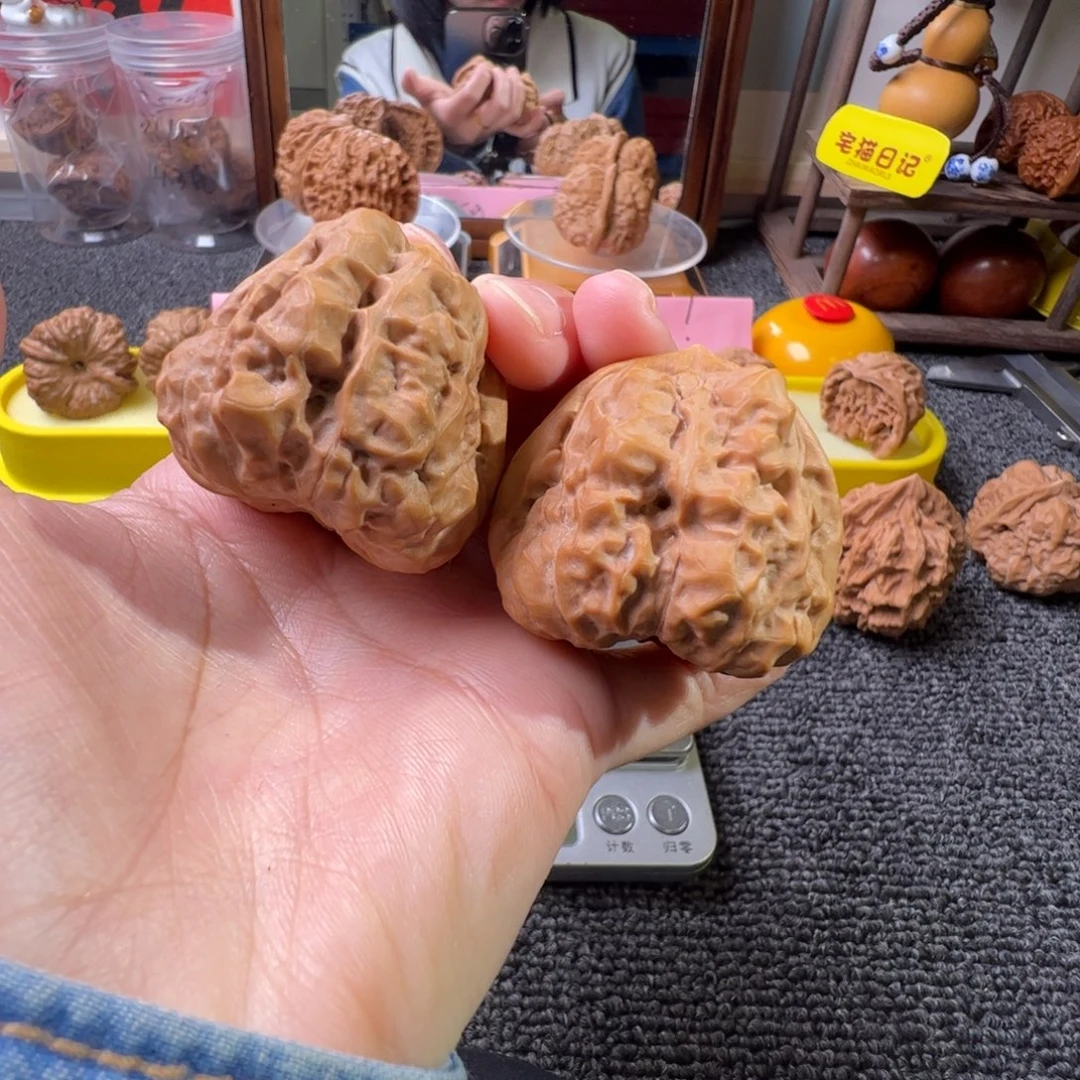 王***鹏吊坠文玩核桃蛤蟆头