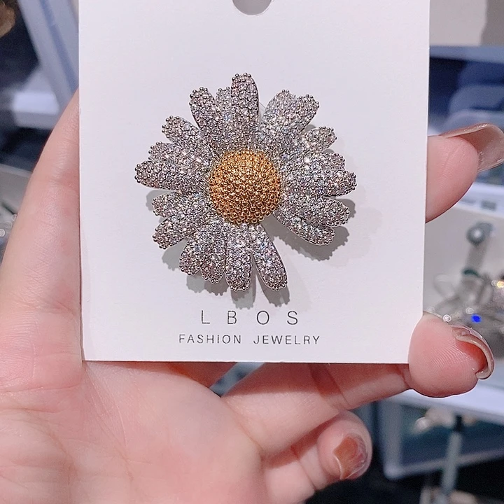 锆石铜合金小雏菊胸针