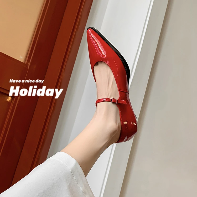 法式尖头单鞋女2025夏季新款一字带漆皮粉色浅口细跟复古玛丽珍鞋