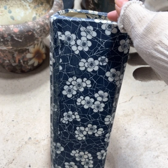 罐默认微瑕，有孔编号21-275