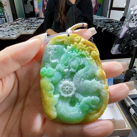 颈饰未镶嵌翡翠一个
