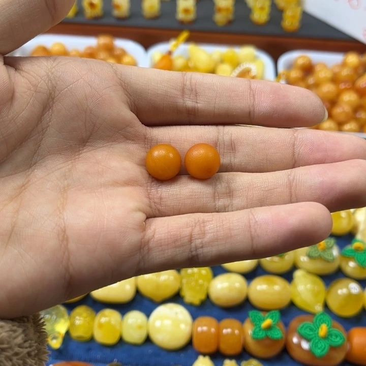 琥珀未镶嵌裸石卡11加老蜡橘皮圆珠一对