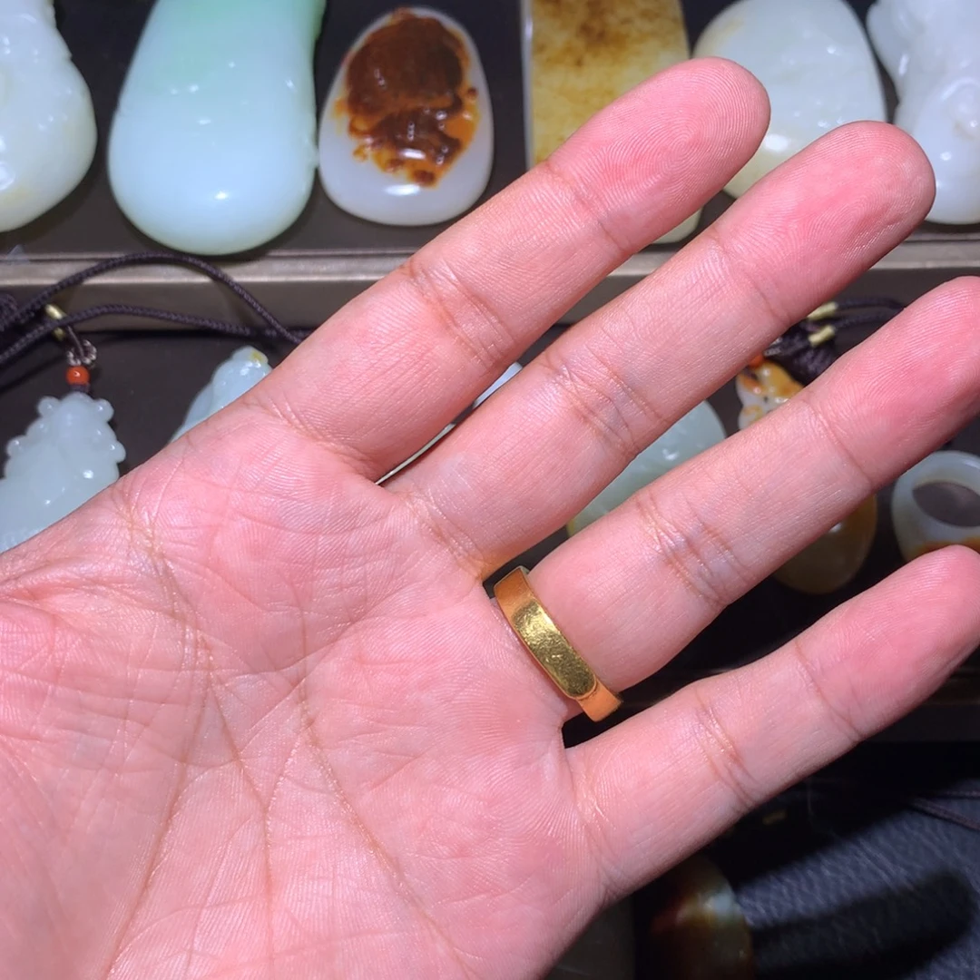 杜***村和田玉未镶嵌颈饰