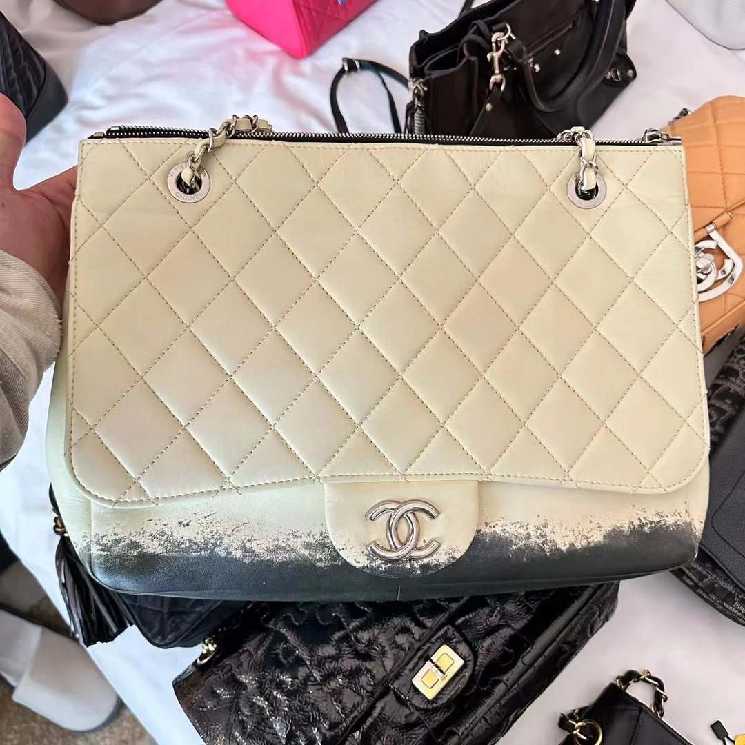 95新 Chanel/香奈儿 白色抹黑翻盖包/龙龙在包展