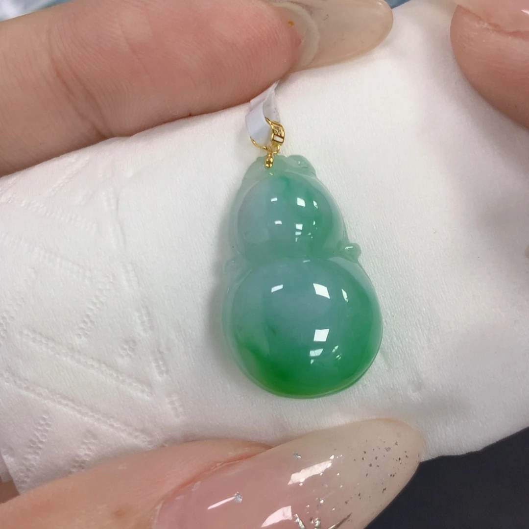 颈饰18K金镶嵌翡翠