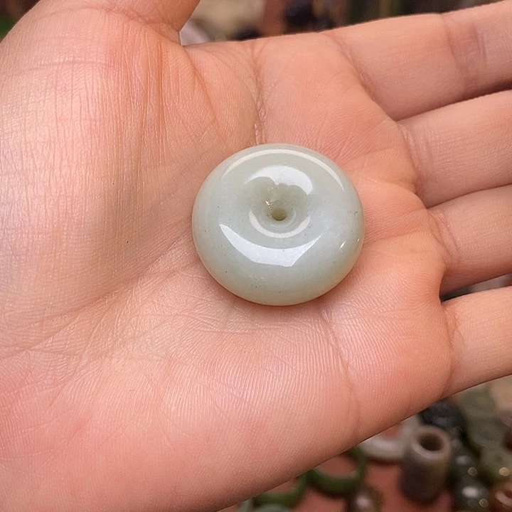 咿***呀和田玉未镶嵌颈饰