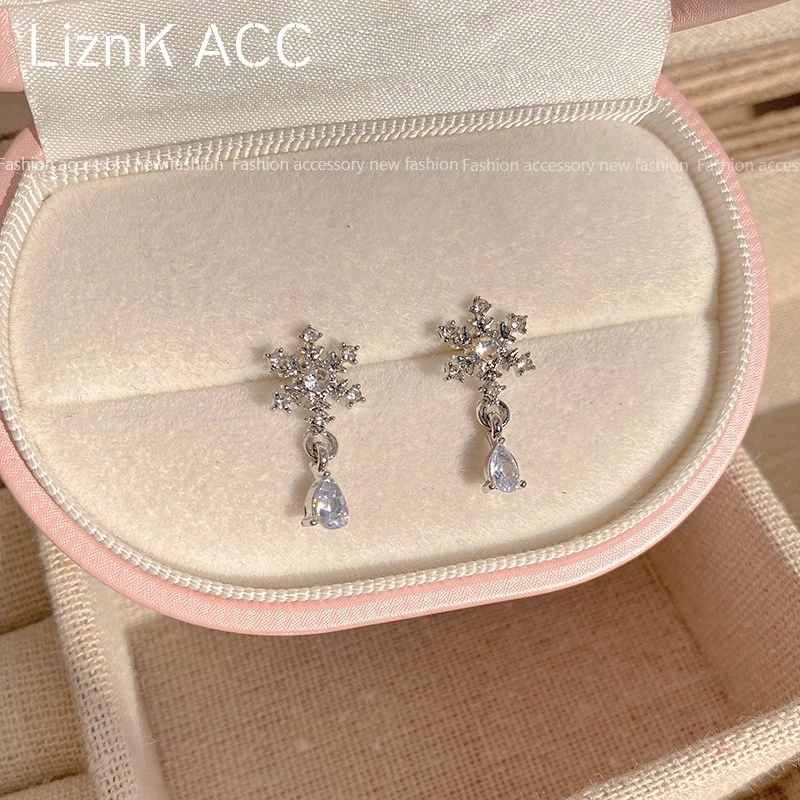 闪钻雪花耳环2024新款爆款高级感小众耳针女轻奢气质时尚百搭耳饰